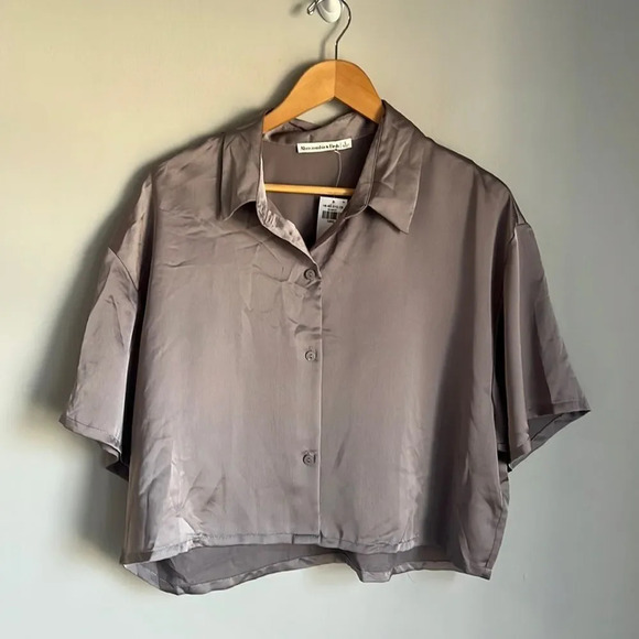 NEW Abercrombie & Fitch Blouse 'Chase' in Grey - Picture 2 of 9